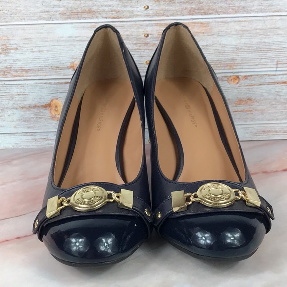Tommy Hilfiger Round Toe Pumps in Navy with Gold Logo - Picture 2 of 9